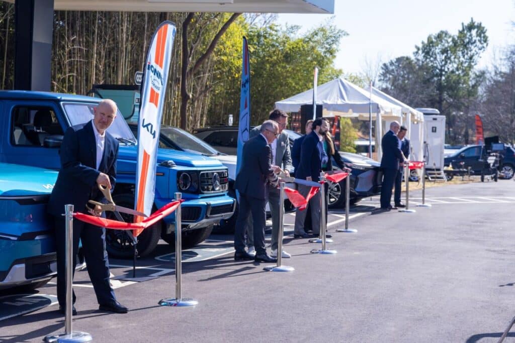 Kia América celebra la expansión nacional de la red de carga de Ionna